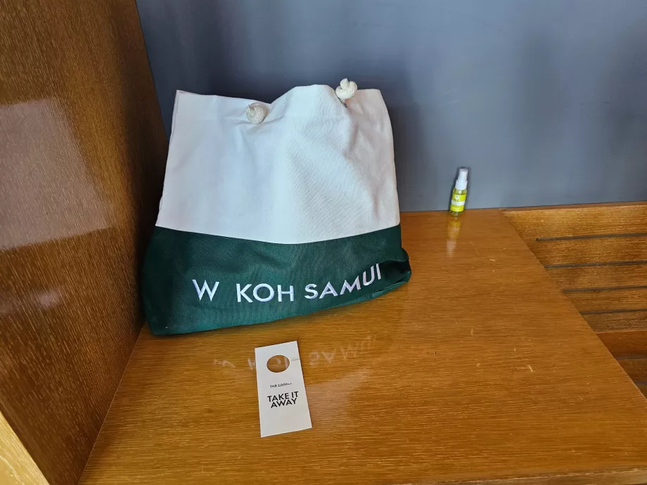 Saco de praia e repelente