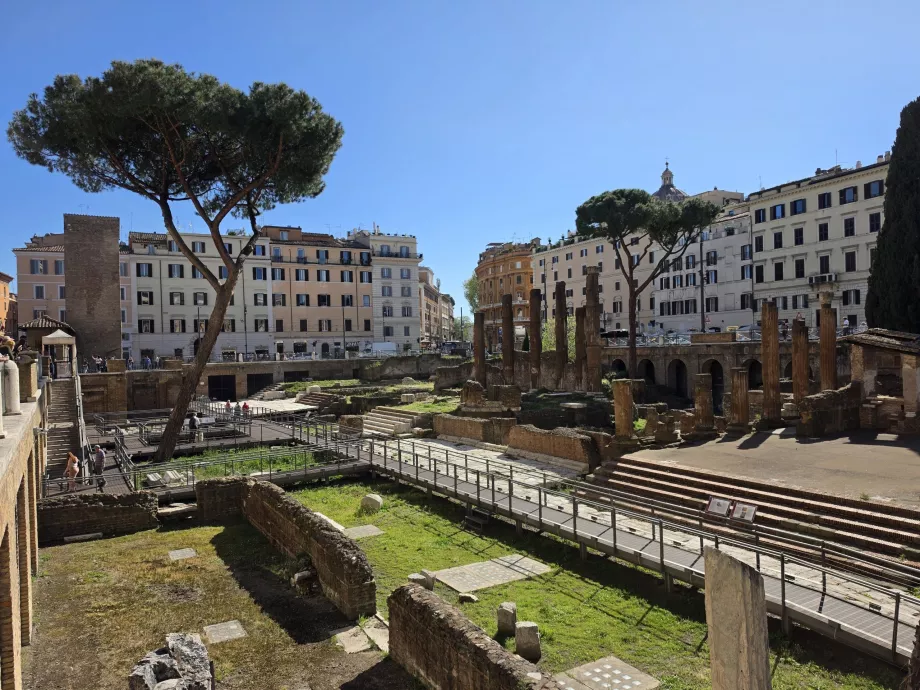 Vista livre do Largo di Torre Argentina
