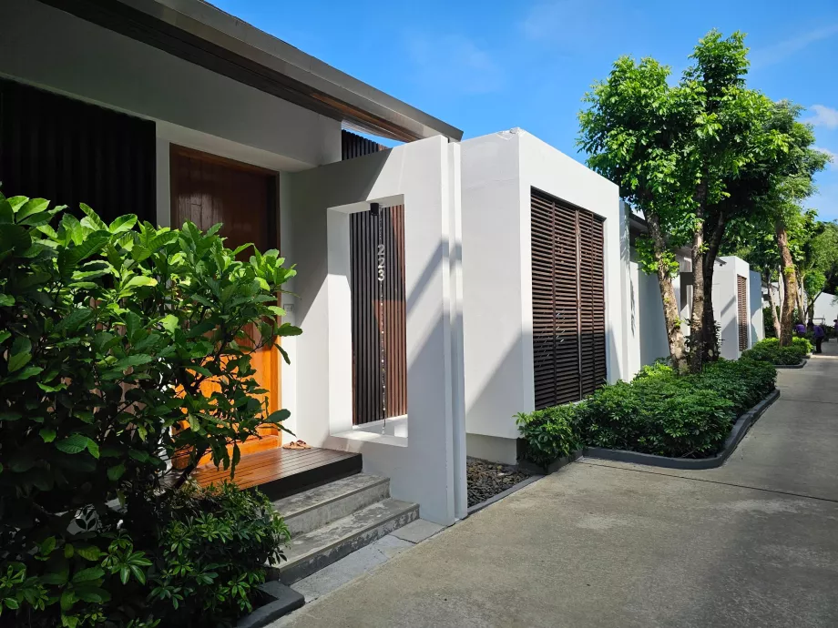 Entradas das moradias privadas com piscina