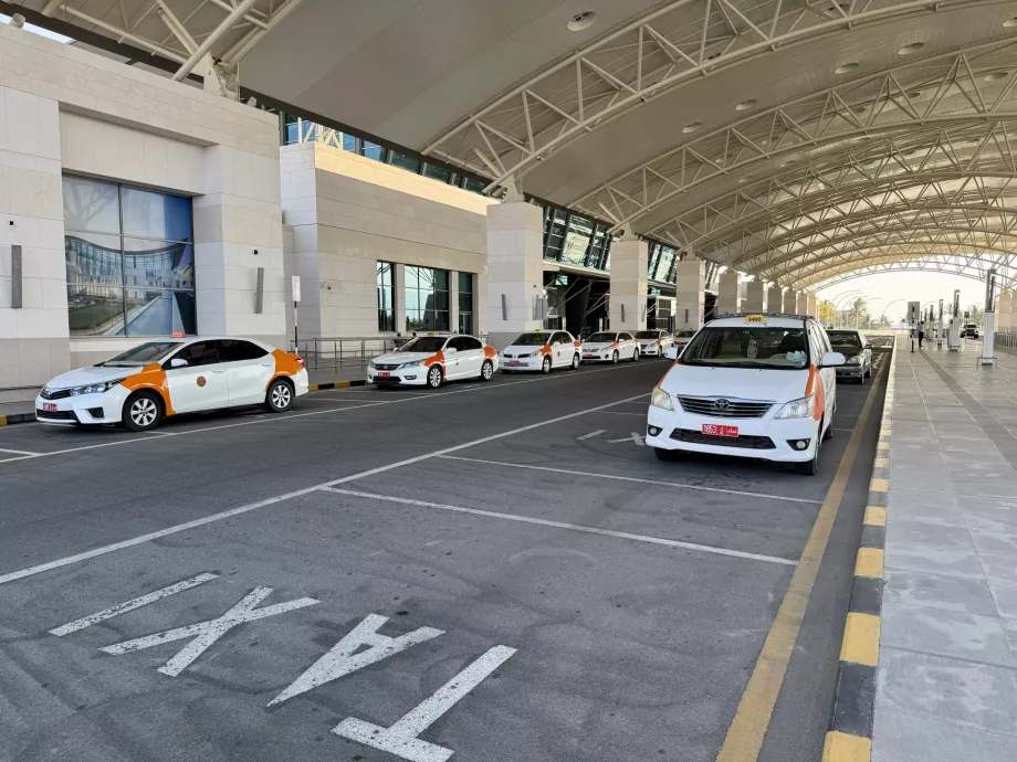 Táxi do aeroporto de Salalah SLL