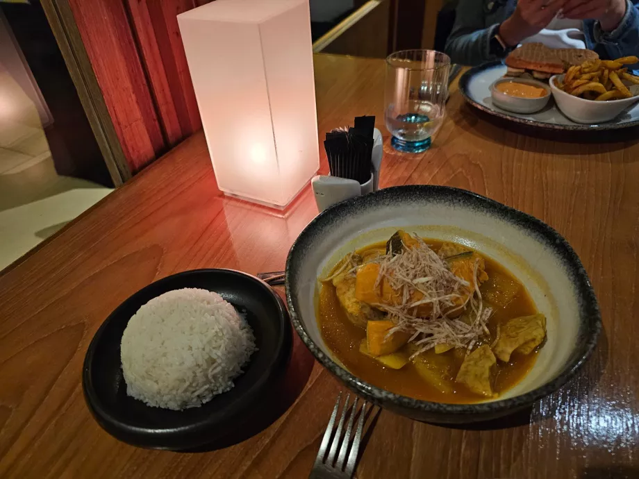 Jantar no restaurante do hotel