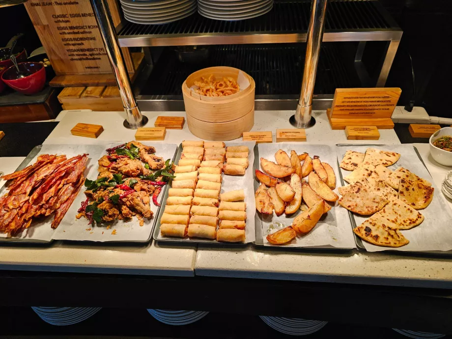 Pequeno-almoço - cozinha quente