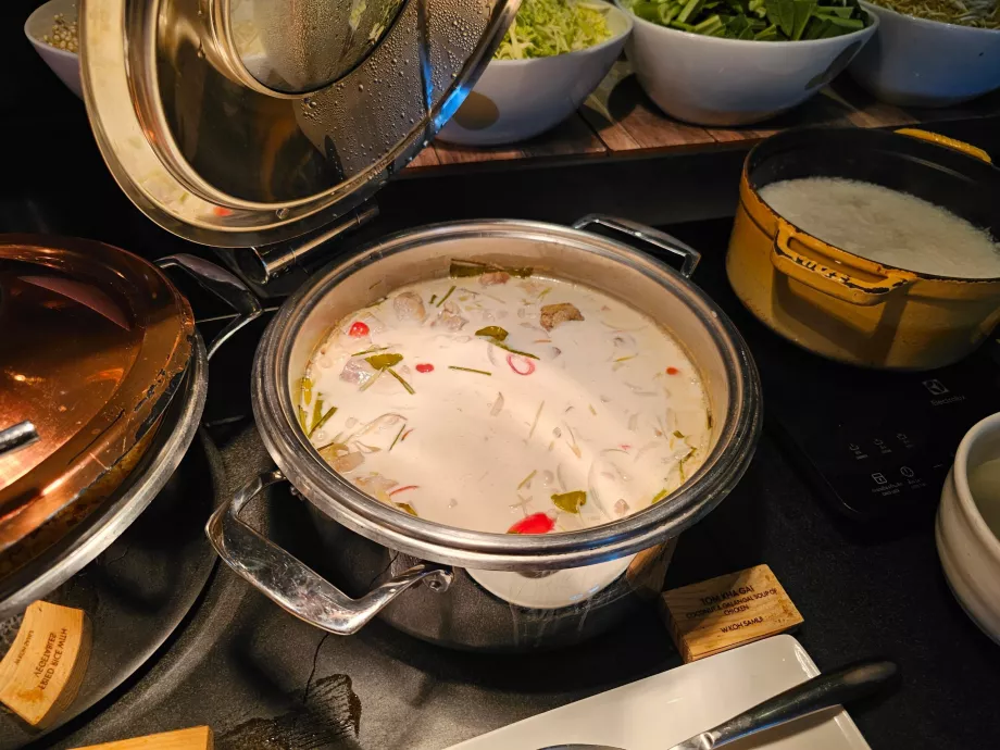 Sopa Tom Kha Gai - pequeno-almoço