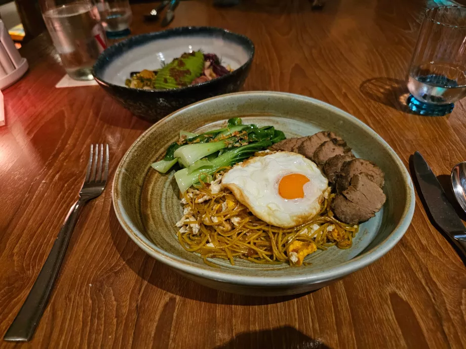 Jantar no restaurante do hotel