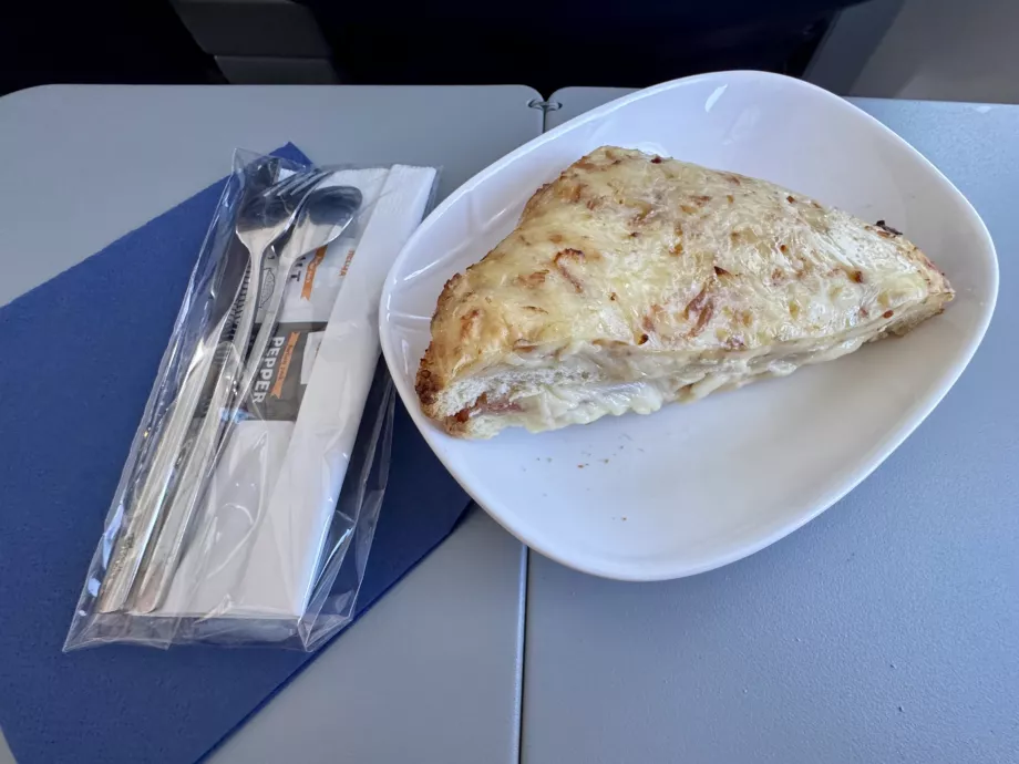 Primeiro serviço - tostas com queijo e fiambre