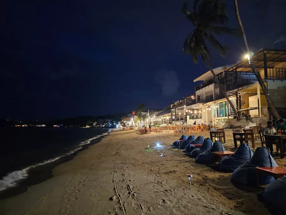 Noite na praia de Bo Phut, na aldeia dos pescadores
