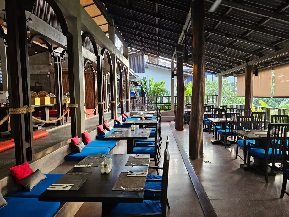 Restaurante do hotel que serve pequeno-almoço