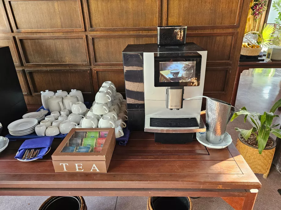 Pequeno-almoço - máquina de café