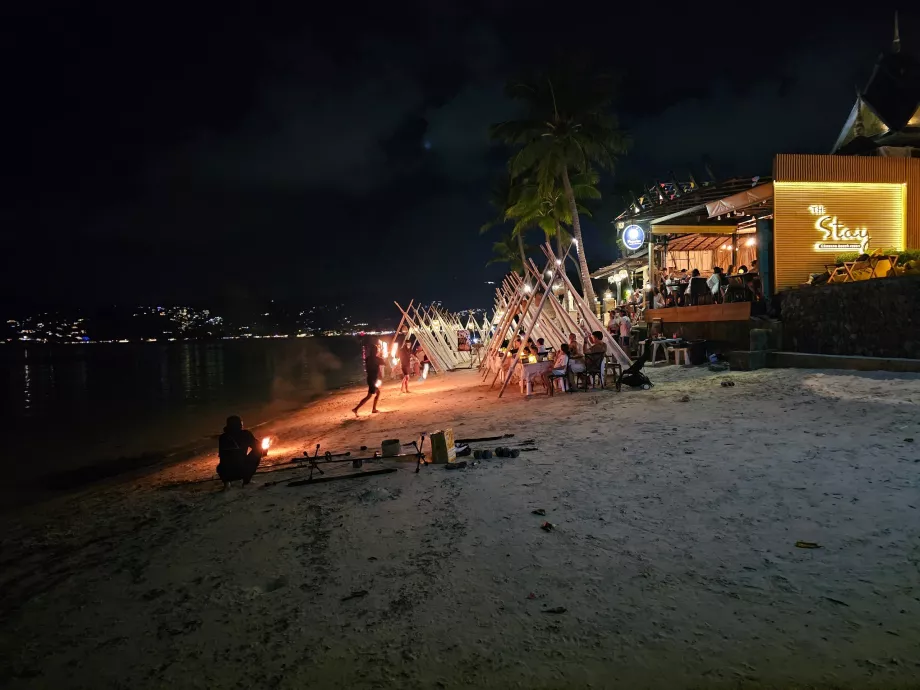 Espetáculo de fogo na praia de Chaweng