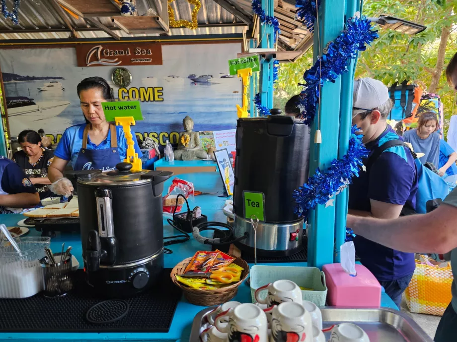 Pequeno-almoço ligeiro gratuito antes da partida