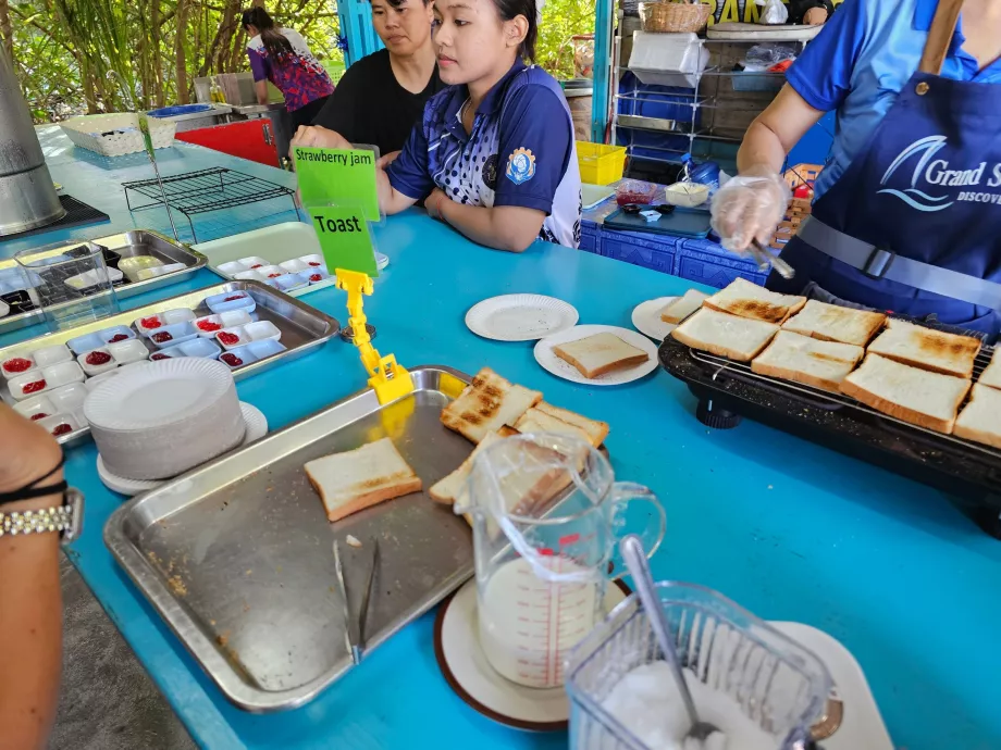 Pequeno-almoço ligeiro gratuito antes da partida