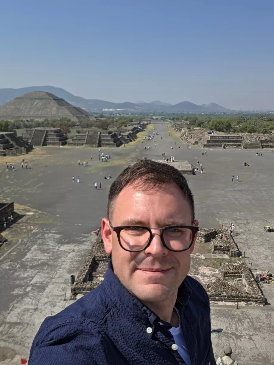 Eu nas pirâmides de Teotihuacán