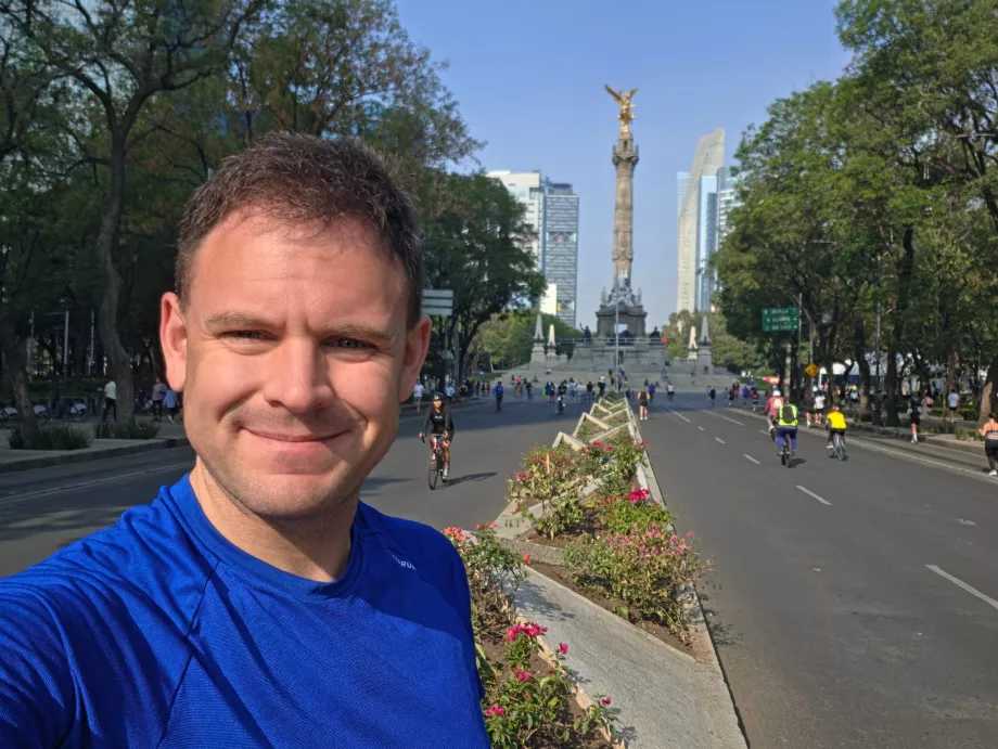 Corrida de domingo de manhã pelas ruas de CDMX