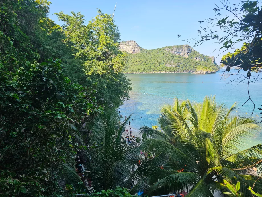 Vista do caminho para o Lago Esmeralda