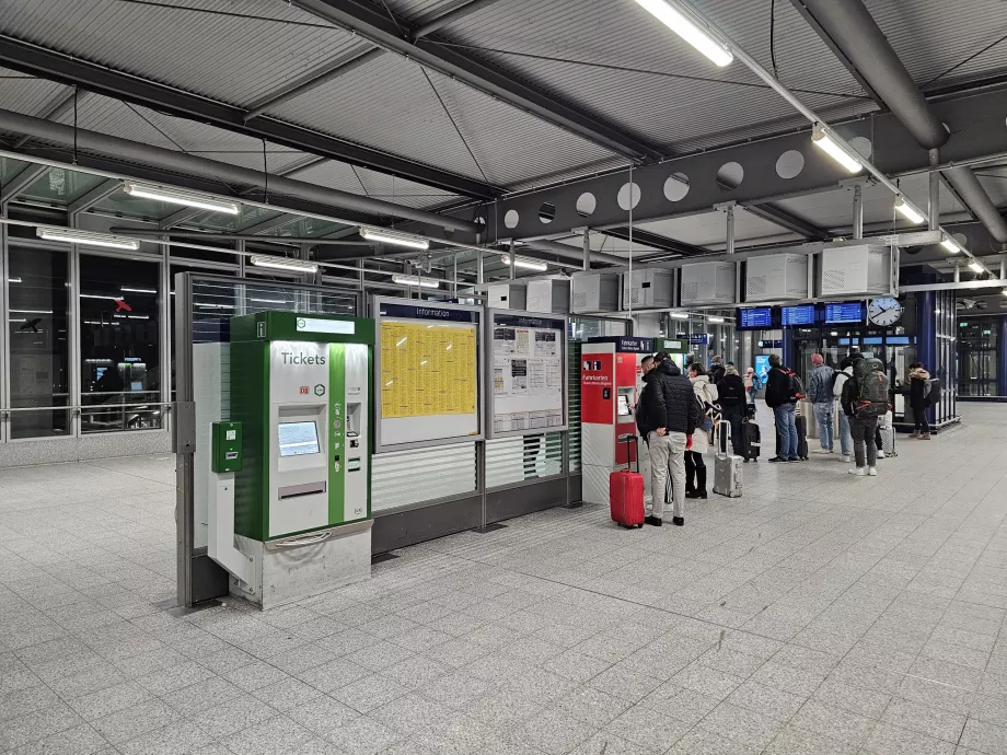 Máquinas de venda automática na estação
