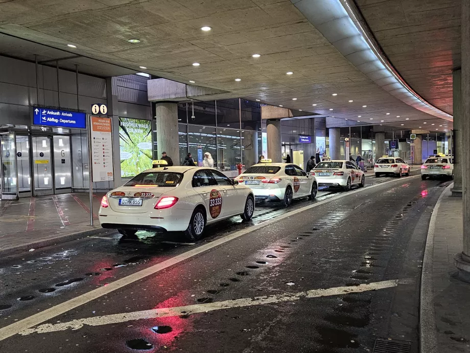 Táxi para o aeroporto DUS