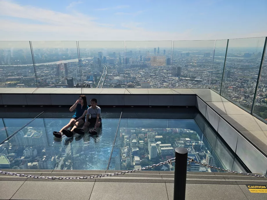 King Power Mahanakhon - passadeira