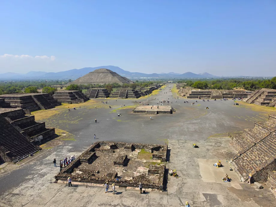 Vista do sítio a partir da Pirâmide da Lua