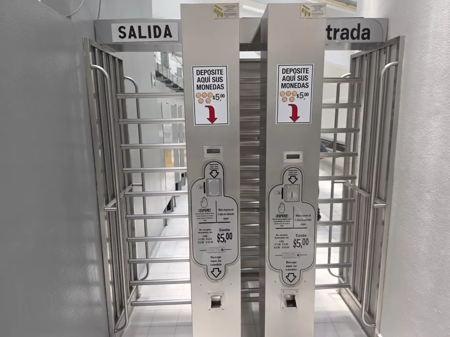 Pagamento 5 pesos por casa de banho