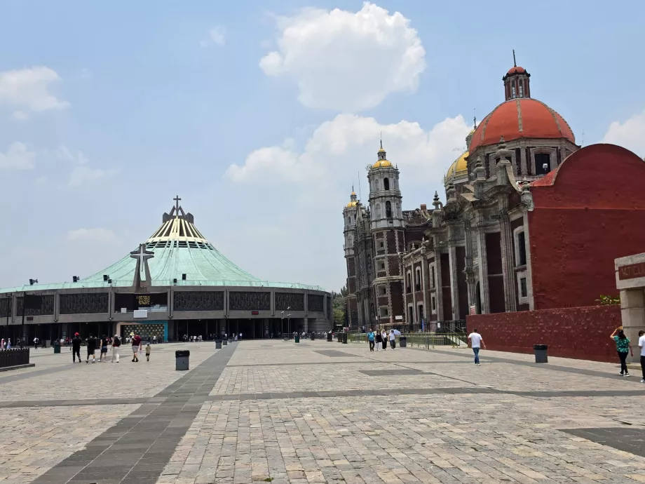 Praça em frente à Basílica de Guadalupe