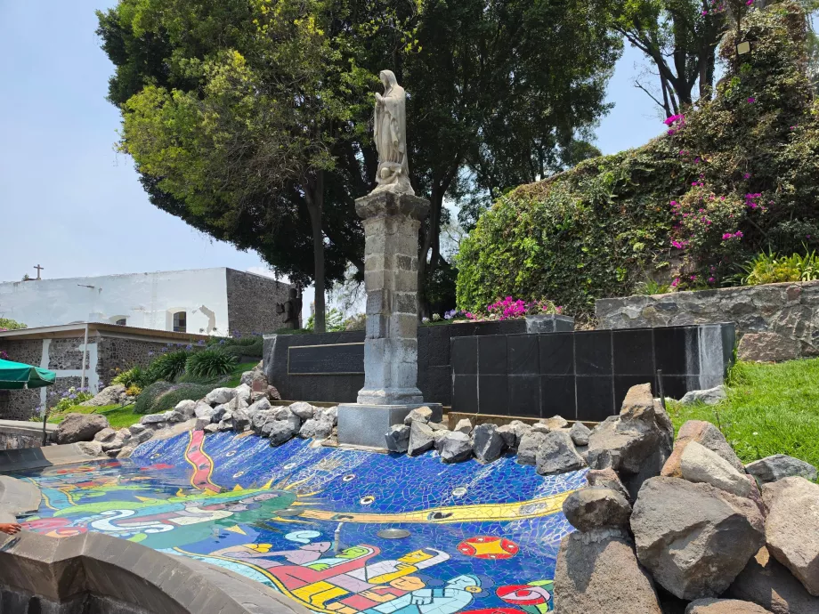 Estátua da Virgem Maria