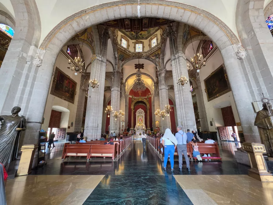 Interior da Basílica de Antigua