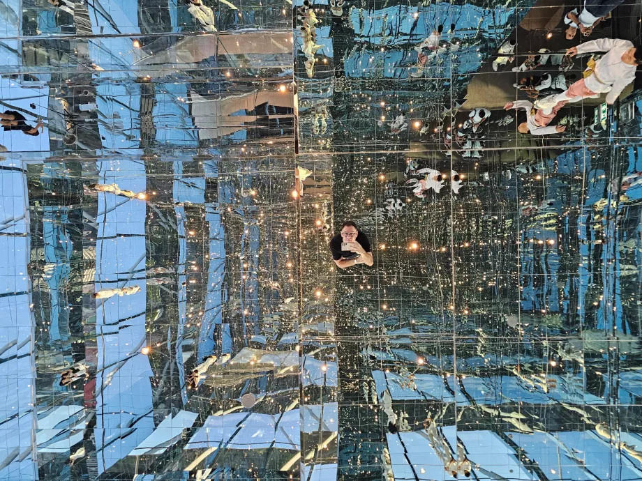 Akara Sky Hanuman - Reflexo de Banguecoque