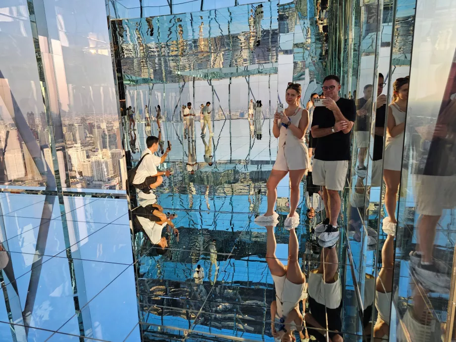 Akara Sky Hanuman - Nós na sala Reflexão de Banguecoque