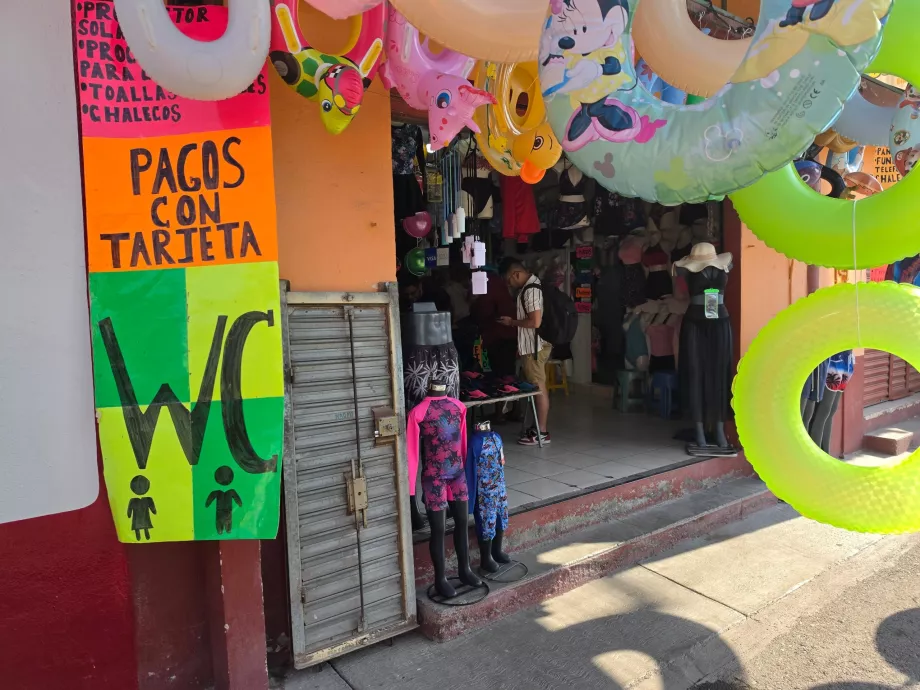 Loja de equipamento aquático + WC