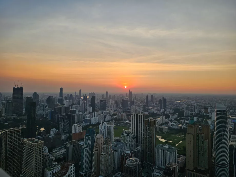 Pôr do sol de Akara Sky Hanuman