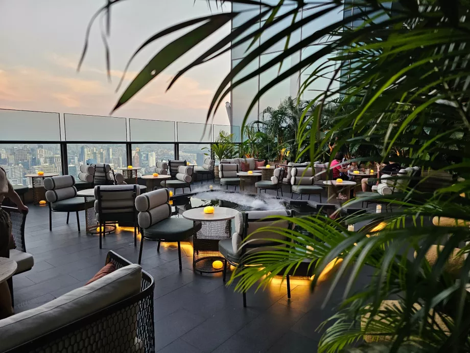 Restaurantes no Akara Sky Hanuman