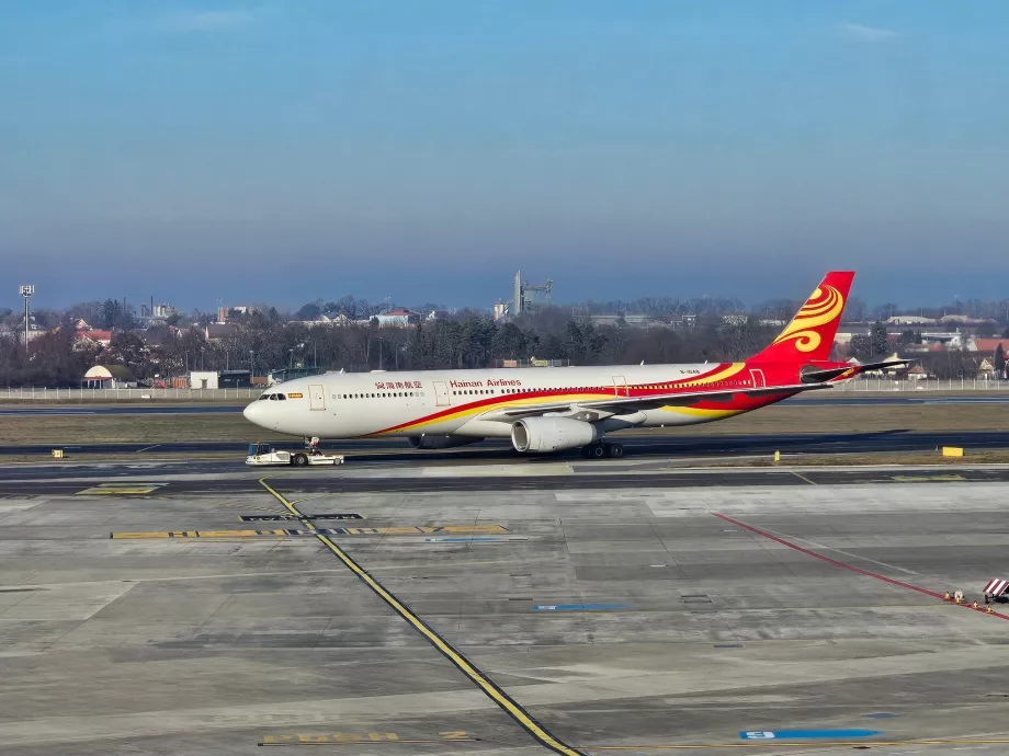 Airbus A330-300 Hainan Airlines em Praga