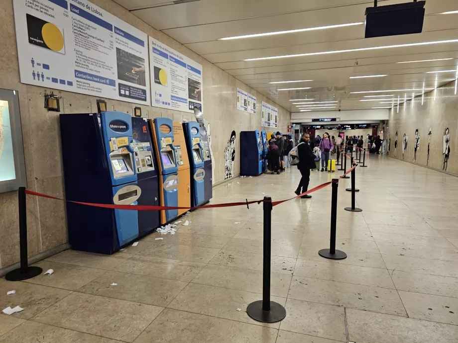 Máquinas de venda automática de bilhetes no metro (também válidas para autocarros e eléctricos)