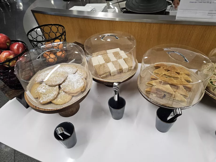 Pãezinhos doces e sanduíches salgadas