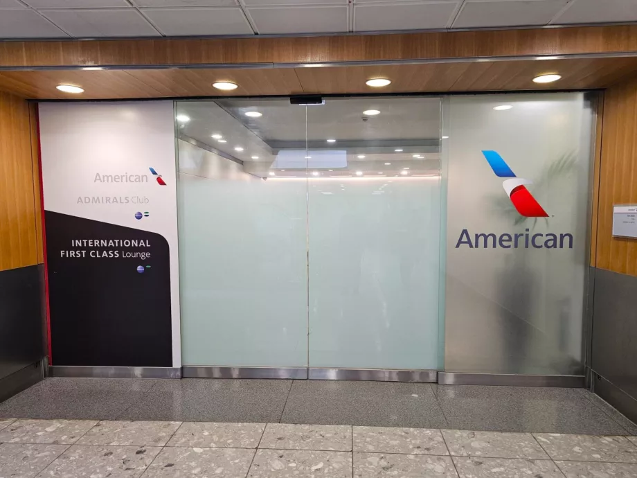 Entrada principal do Admirals Club