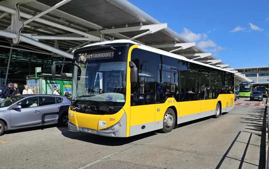 Autocarro urbano para o centro de Lisboa