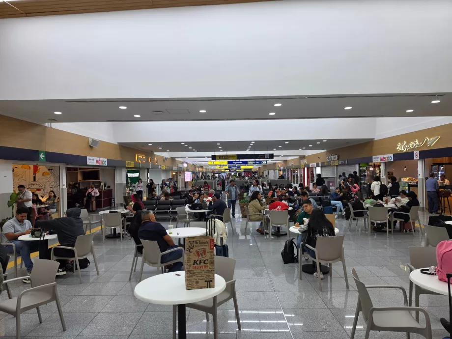 Área de restauração, zona de trânsito, Terminal 1