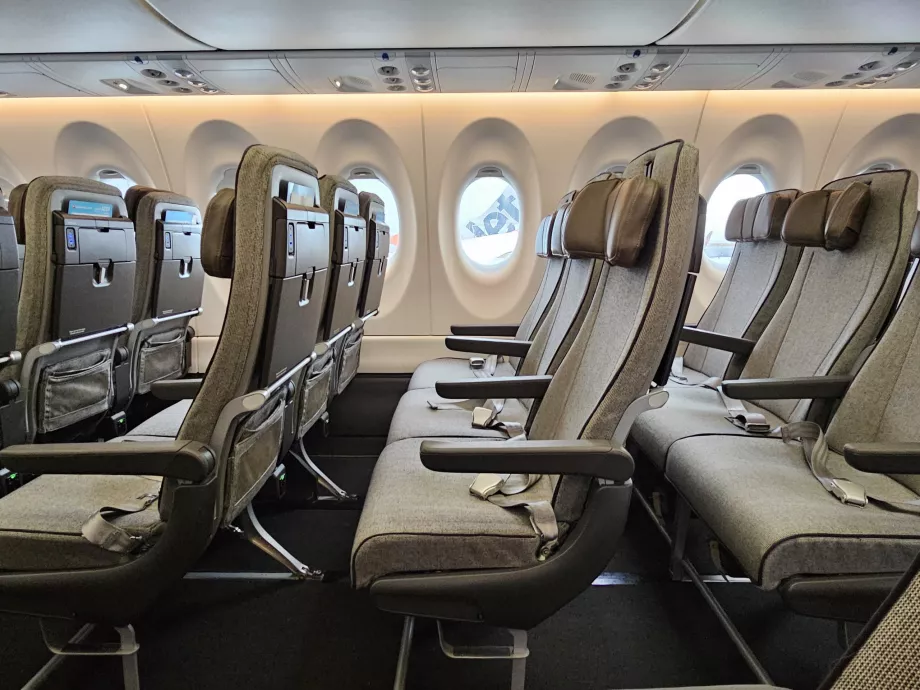 Lugares em classe económica, Airbus A220