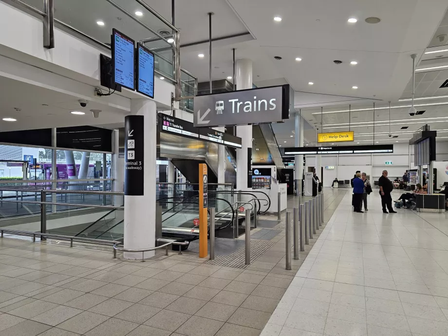 Entrada da estação de comboios a partir dos terminais T2 e T3