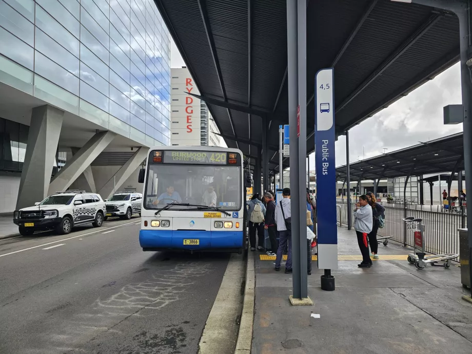 Autocarro urbano, Terminal 1
