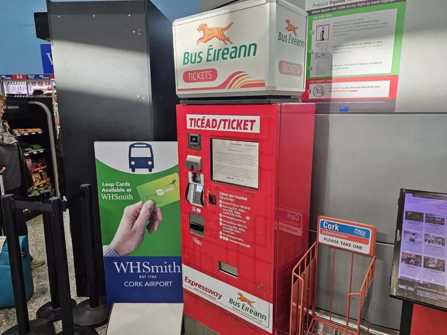 Máquina de bilhetes no átrio das chegadas