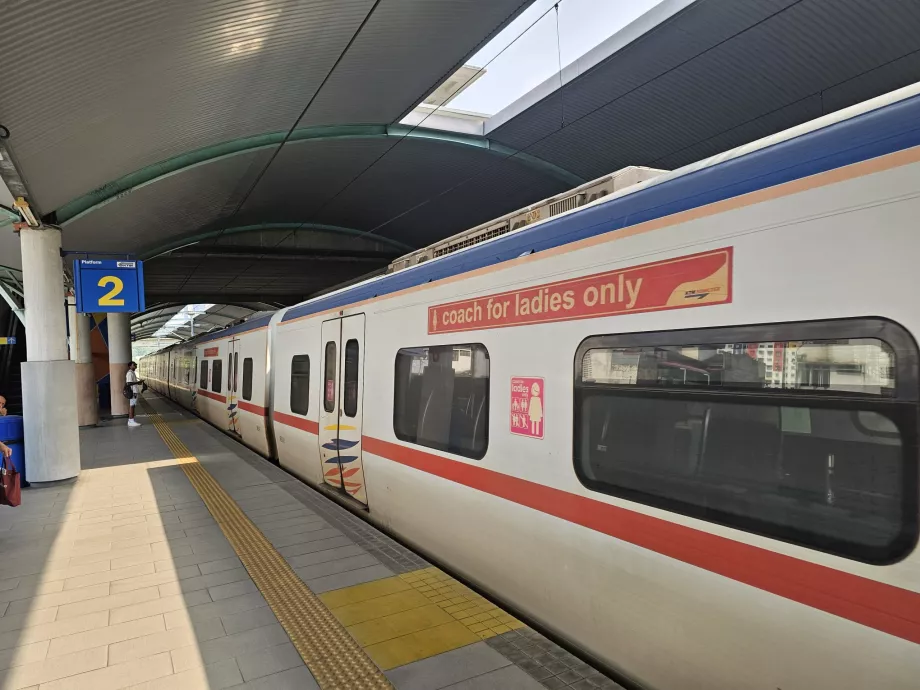 Carruagens só para mulheres nos comboios KTM
