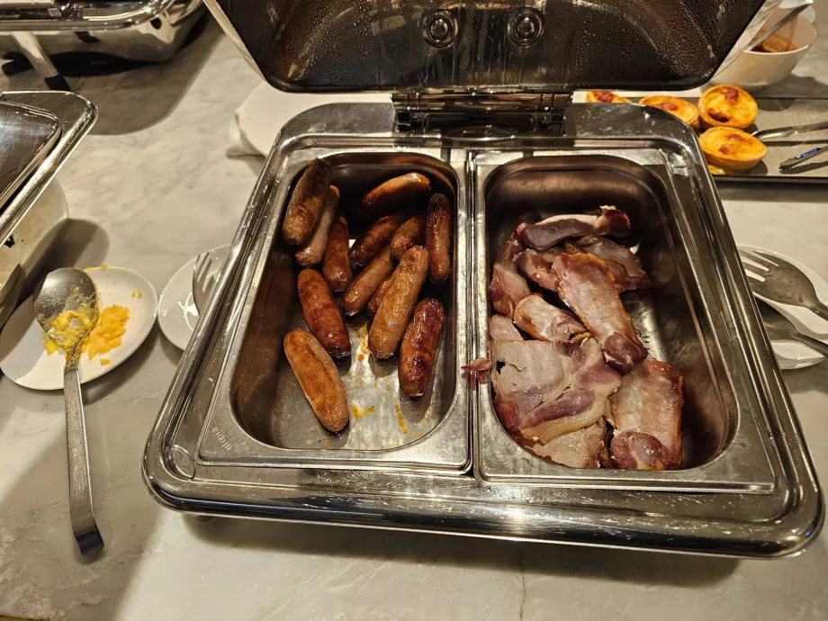 Oferta de pequeno-almoço - refeições quentes