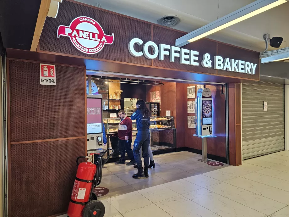 Café na sala de partidas, zona pública