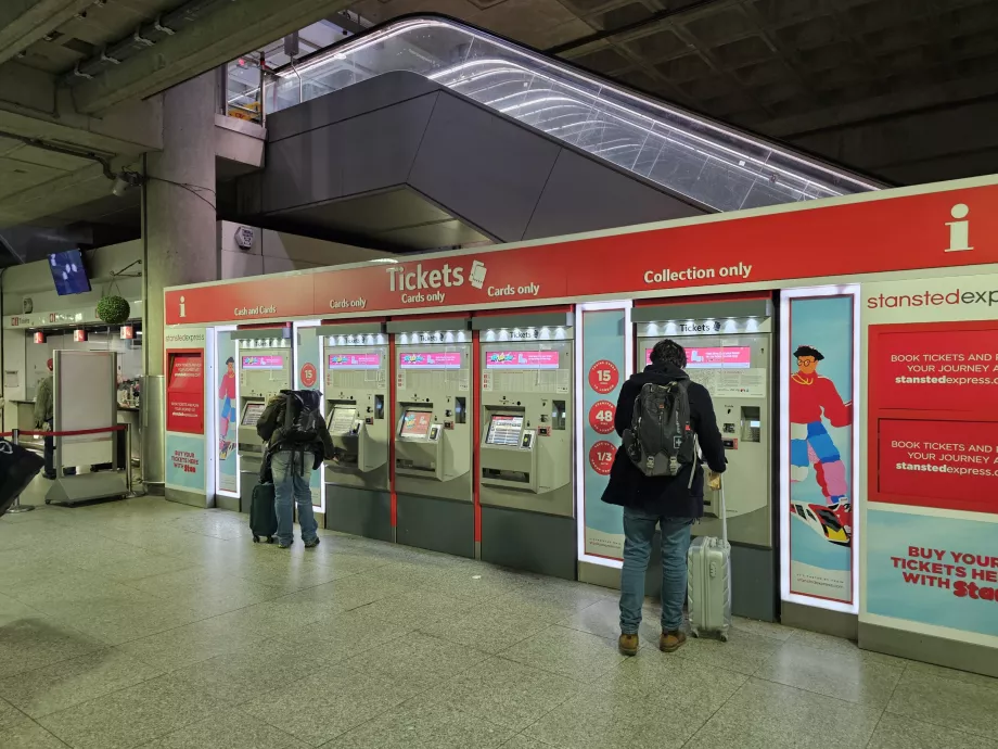 Máquinas de venda automática de bilhetes na estação de comboios