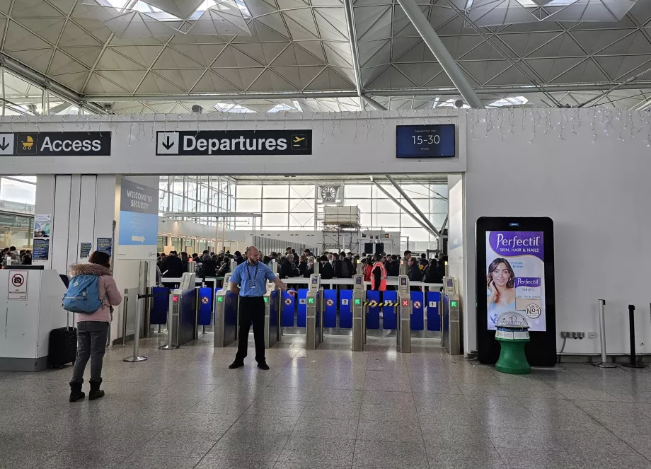 Controlo de segurança, aeroporto STN