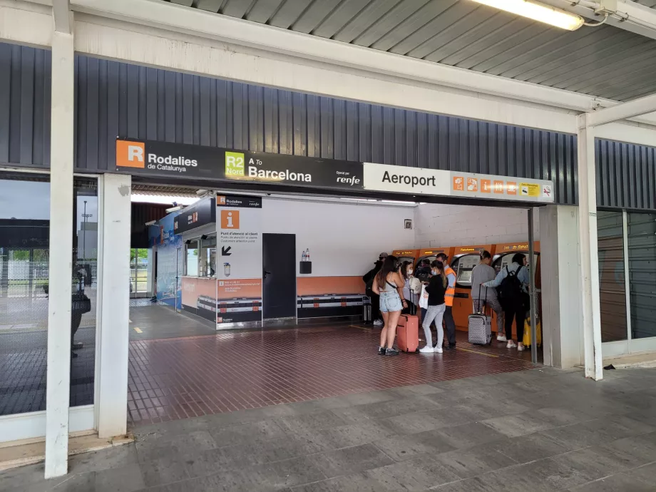 Entrada da estação no Terminal 2