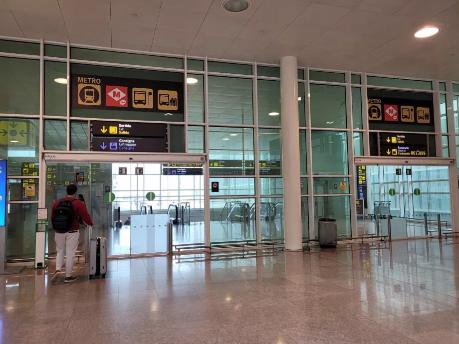 Direcções para o metro a partir do Terminal 1