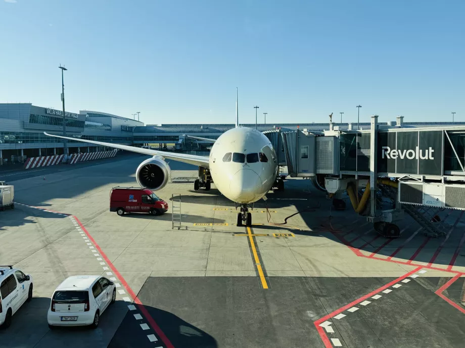 Boeing 787-9, matrícula A6-BNF