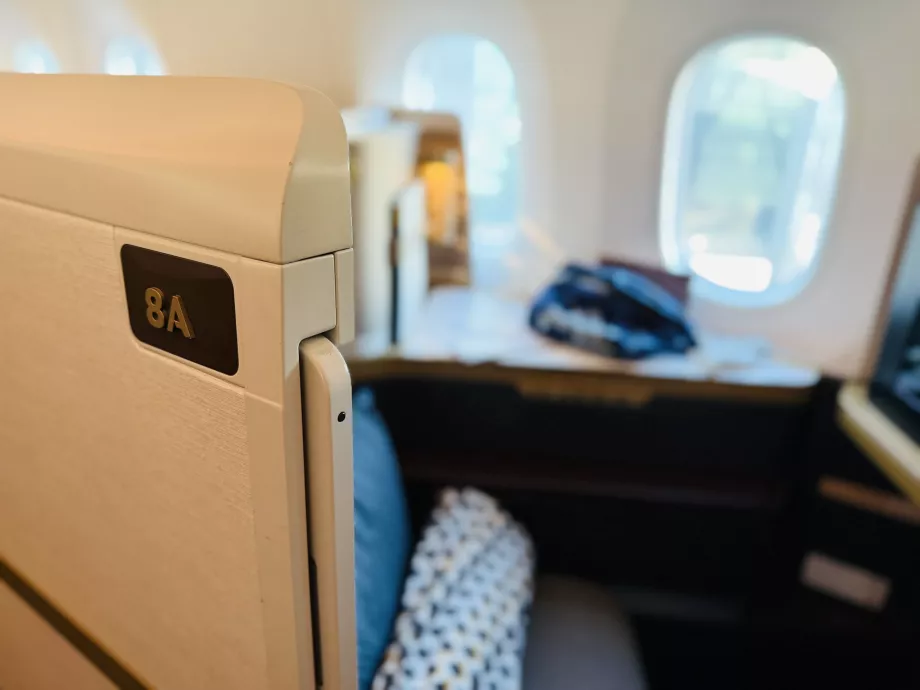 O meu banco 8A com pormenor da porta